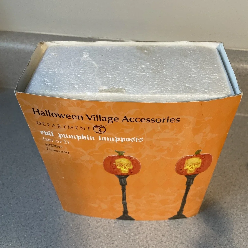 Dept. 56 Halloween Village Accessory EVIL PUMPKIN LAMPPOST Lamp Post 4033847